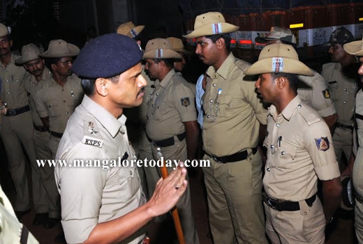 Cops, public protest against Circle Inspector  Pramod’s alleged suspension 1